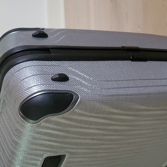 Tumi Latitude International Carry-On Spinner Luggage in Silver - Picture 6 of 11